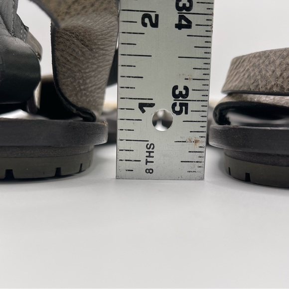 Brunello Cucinelli | Grey & Cream Leather Monili T-Strap Sandals |  EU 37 - Picture 10 of 16